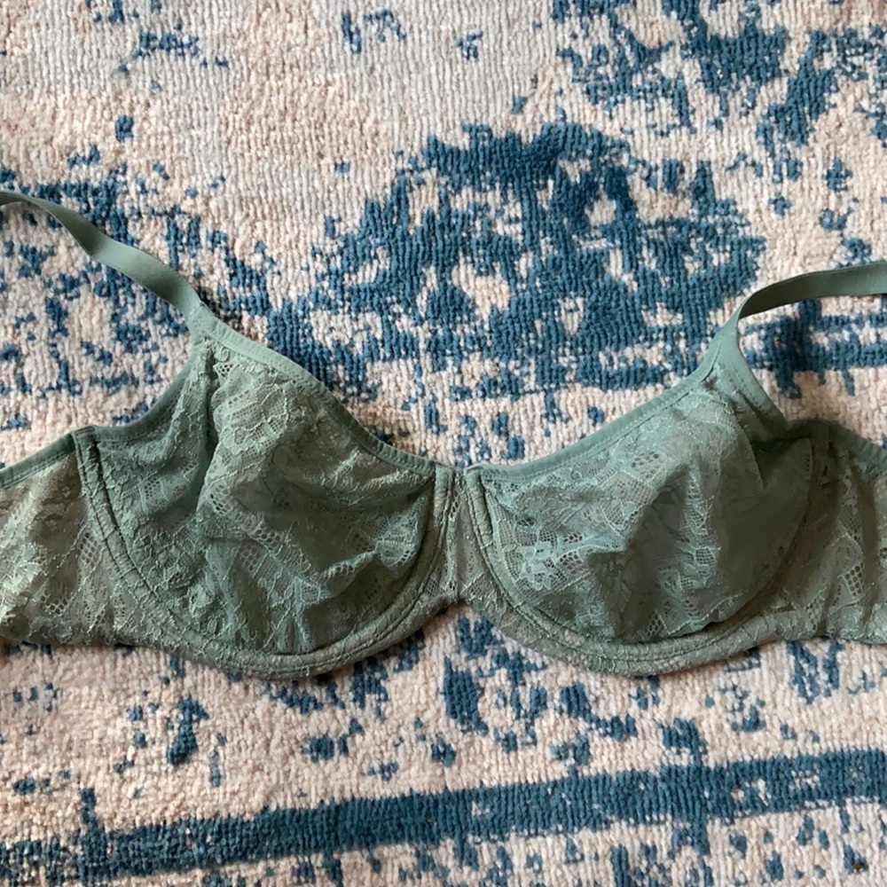 Victoria’s Secret Body by Victoria unlined Demi